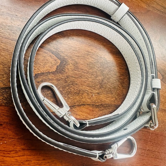 Louis Vuitton, Scala Pouch Bag Gradient Mahina Leather Mini - Picture 9 of 12